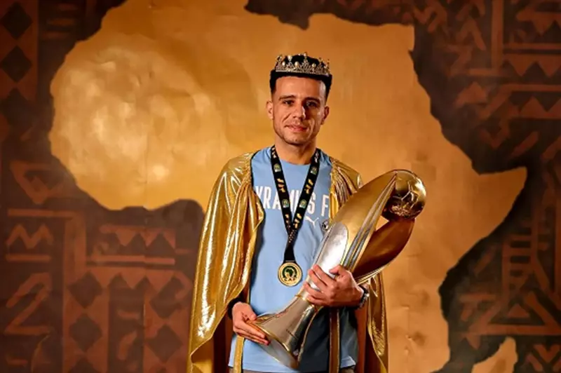 تألق الفائزين: جلسة تصوير حصرية للاعبي بيراميدز بعد تتويجهم بدوري الأبطال بتاجٍ ذهبي وكأس أفريقيا