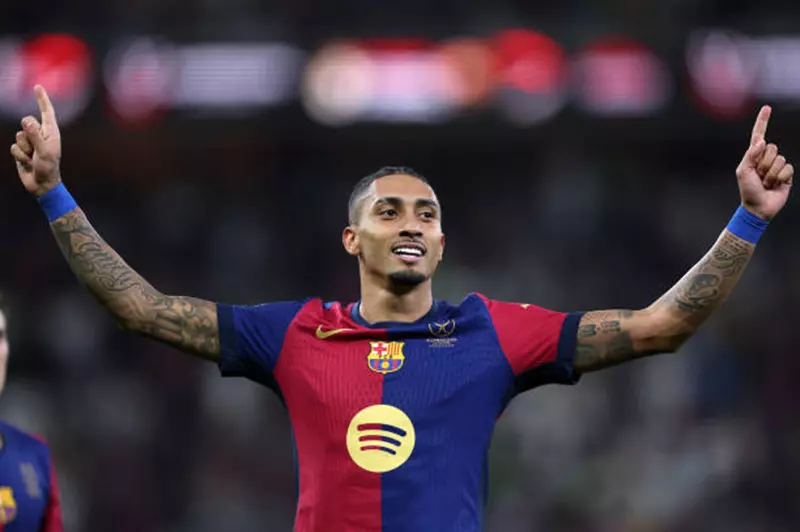 رافينيا يُُتوج بلقب أفضل لاعب في الدوري الإسباني لموسم 2024/2025